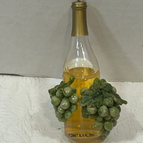 Pinot Grigio White Wine Bottle w/Green Grapes Hanging Plastic Ornament4"Tall - Picture 4 of 12